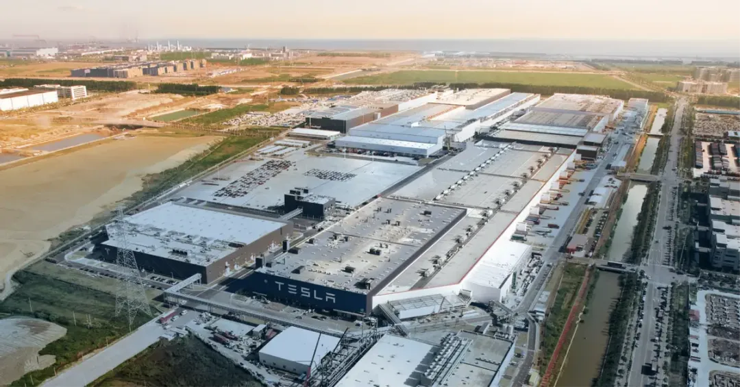 特斯拉十周年：上海储能超等工厂开工，妄想年产1万台商用储能电池